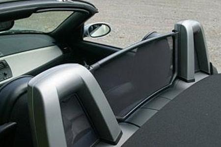 Netz statt Transparenz: Der Sicht nach hinten kommt der coole Look nicht zugute