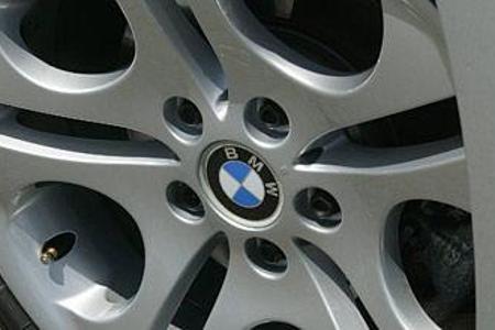 18-Zöller und Mischbereifung: Das entspricht dem sportlichen Charakter des Z4 3.0i