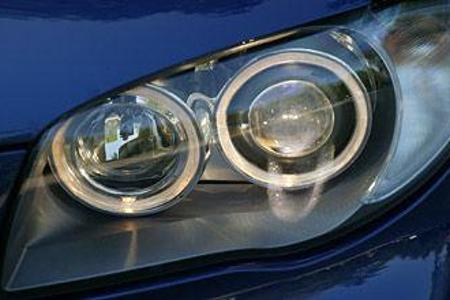 Sein böser Blick beschert dem BMW das vergleichsweise beste Überholprestige auf der Autobahn