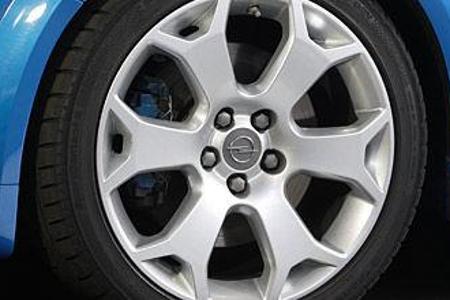 Auch der Hesse lebt auf 18 Zoll großem, mit Conti SportContact2 bereiftem Fuß