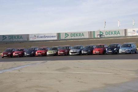 Elf Modelle mit rund 90 PS starken Benzinmotoren stellen sich einem aufwendigen Vergleichsprozedere.