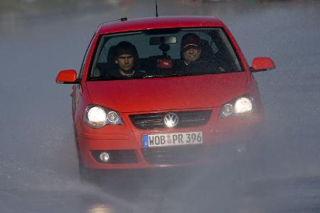 VW Polo 1.4 16V: 80 PS, 7,9 L/100km, 13.725 Euro. Der Polo ist stets vorn mit dabei.