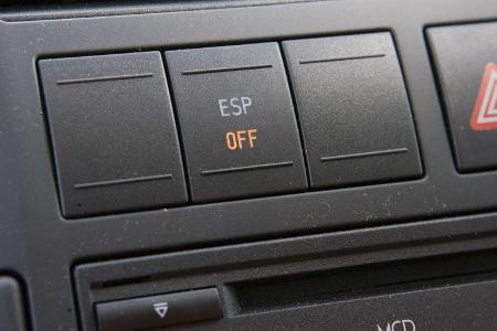 Das in ganz Europa grundsätzlich aufpreispflichtige ESP greift in kritischen Situationen sanft und hilfreich ein.