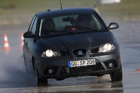 Fahrwerk und Motor des Ibiza sind sportlicher abgestimmt als die der Konzerngeschwister.