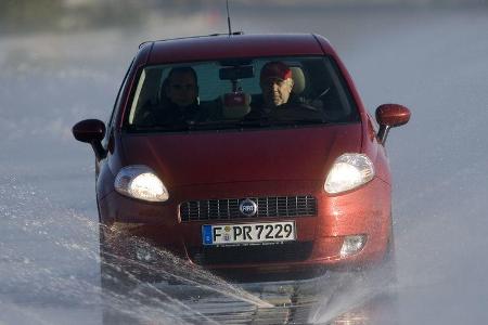 Fiat Grande Punto 1.4 16V: 95 PS, 8,1 L/100km, 12.950 Euro. Der Punto ist erwachsen geworden, Grande ist Programm.