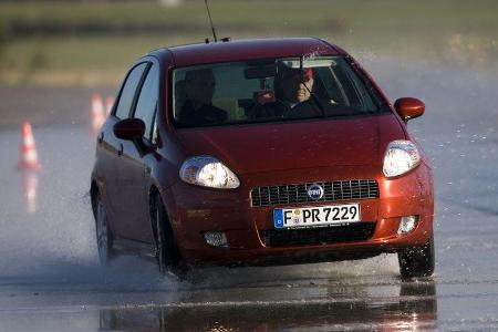 Platzangebot, Raumgefühl, großzügig geschnittene Sitze und Fahrkomfort des 4,03 Meter langen Fiat sind eine halbe Klasse von...