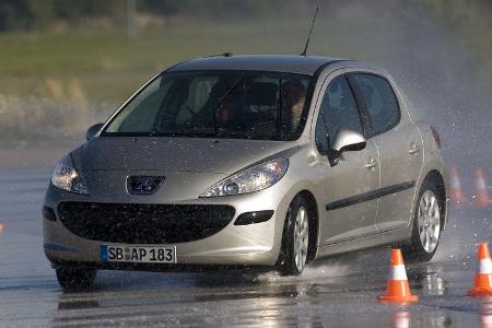 Ein selbstbewusster Auftritt und die üppigen Außenabmessungen können nicht verhindern, dass der Nachfolger des langjährigen ...