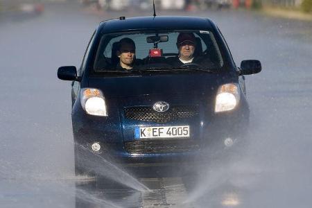 Toyota Yaris 1.3 VVT-i: 87 PS, 8,0 L/100km, 13.750 Euro. Durchwachsenes Ergebnis für den kleinen Japaner.