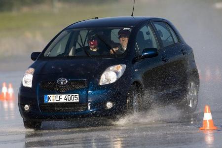 Mäßige Verarbeitung und schlechte Rundumsicht stören ebenso wie das schlecht ablesbare Zentraldisplay.