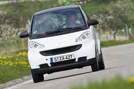 Der Smart Fortwo ist mit einem Grundpreis von 10.150 der günstigste im Test.