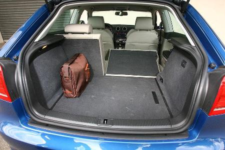 Der Audi-Kofferraum ist mit flauschigem Teppichboden ausgekleidet.
