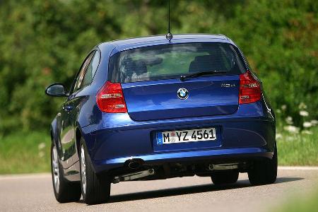 Der nicht unkomfortable BMW wirkt gegenüber dem Audi vor allem auf langen Bodenwellen fast schon ein wenig bockig.