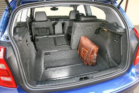 In Größe und Variabilität liegt der Kofferraum des Einser auf A3-Niveau.