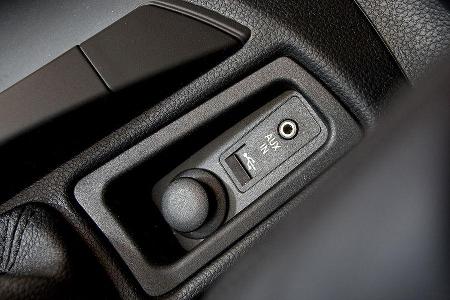 AUX-Eingang ist Serie, USB optional.