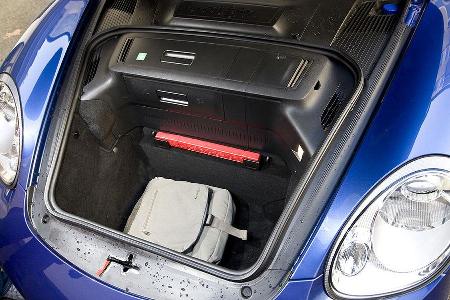 Der Porsche bietet vorne Stauraum für kleinere Gepäckstücke.