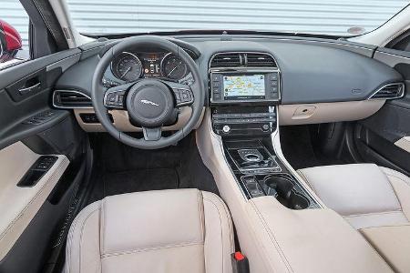Jaguar XE 20d, Cockpit