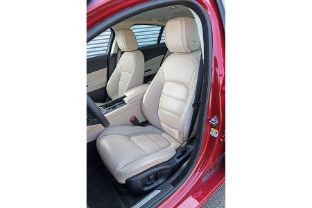 Jaguar XE 20d, Fahrersitz