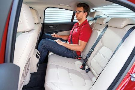 Jaguar XE 20d, Fondsitz