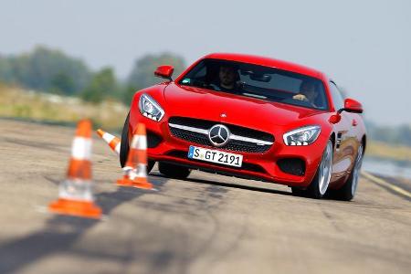 Mercedes-AMG GT, Frontansicht, Slalom