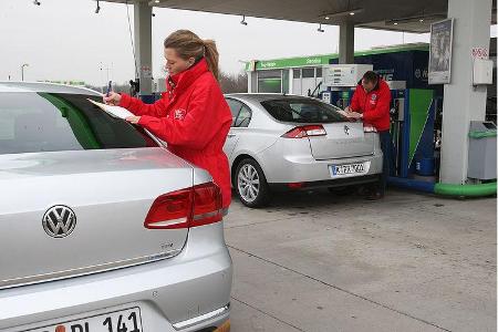 Renault Laguna dCi 110 FAP, VW Passat 1.6 TDI Bluemotion, Tankstelle