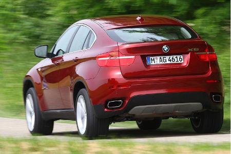 Jenen flauschigen Komfortteppich, den der X6 seiner Besatzung ausrollt, hat der um 24 Millimeter tiefer gelegte GTS nicht in...