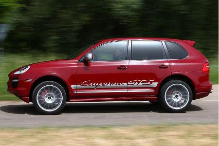 Entsprechend rustikal und stabil zieht der Cayenne auch seine bis zu 253 km/h schnellen Bahnen.