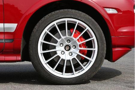 Dagegen hinterlassen die Porsche-Bremsen sowohl im kalten als auch im warmen Zustand den bissigeren Eindruck.