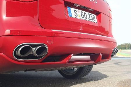 Bei aktivierter Sporttaste schreit der GTS noch ein markiges V8-Getöse aus dem Sportauspuff hinterher.