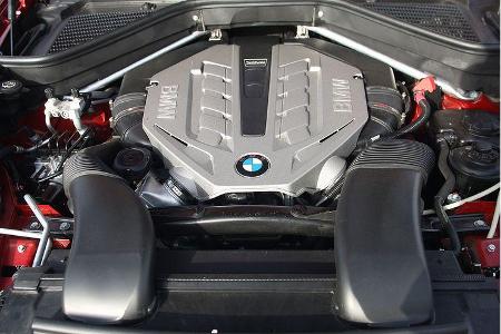 Herz- und Prachtstück zugleich: Der doppelt aufgeladene V8 macht akustisch nur wenig Aufhebens von seiner eleganten, druckvo...