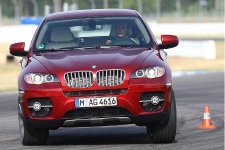 5,8 Sekunden benötigt der xDrive50i um auf Tempo 100 zu sprinten.
