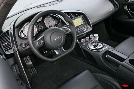 Audi R8 4.2 FSI Quattro, Cockpit