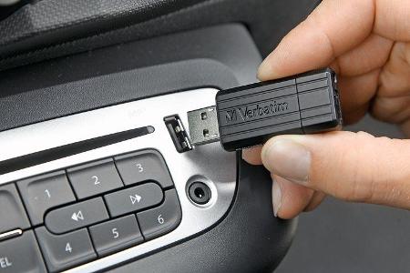 ams15/2012, Kleinwagen, 100 g/km CO2, Renault Twingo, USB-Anschluss