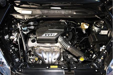 Ab 4300/min stört der Toyota-Zweiliter-Vierzylinder mit kräftigem Dröhnen