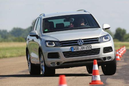 VW Touareg 3.0 TDI, Frontansicht, Slalom
