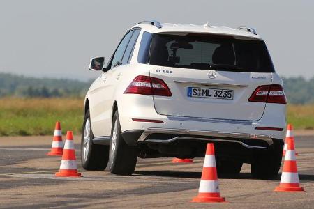 Mercedes ML 350 Bluetec, Heckansicht, Slalom