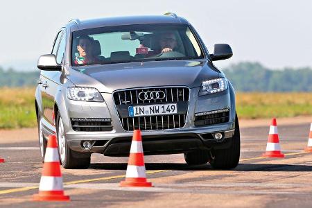 Audi Q7 3.0 TDI, Frontansicht, Slalom