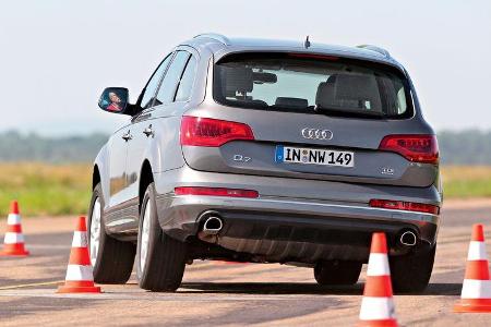 Audi Q7 3.0 TDI, Heckansicht, Slalom