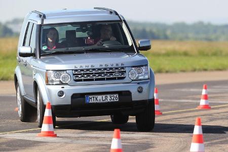 Land Rover Discovery SDV 6, Frontansicht, Slalom