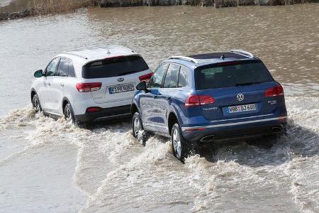 VW Touareg V6 TDI BMT SGR, Kia Sorento 2.2 CRDi, Heckansicht