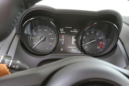 Jaguar F-Type V6 S, Rundinstrumente