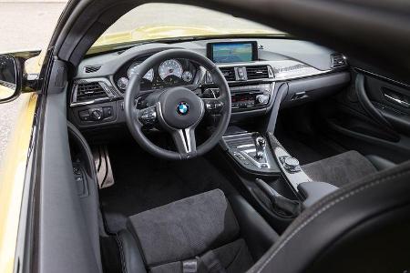 Versus BMW M4 Coupé, Cockpit