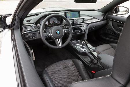 Lightweight BMW M4 Coupé, Cockpit