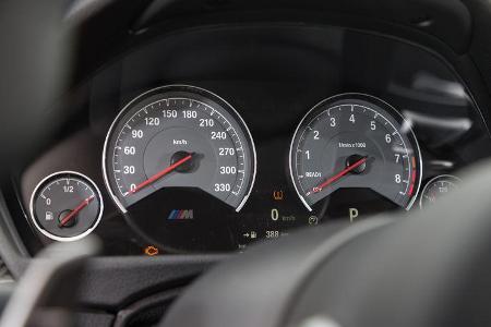 Versus BMW M4 Coupé, Rundinstrumente