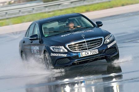 Mercedes C 200, Frontansicht, Wasserdurchfahrt