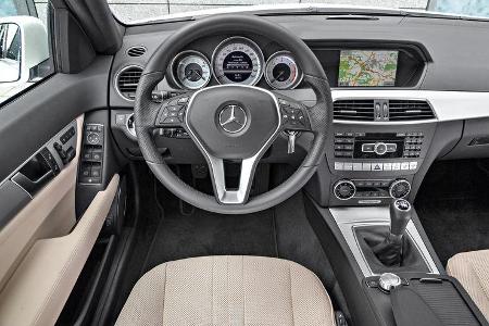 Mercedes C 220 CDI T Avantgarde, Cockpit
