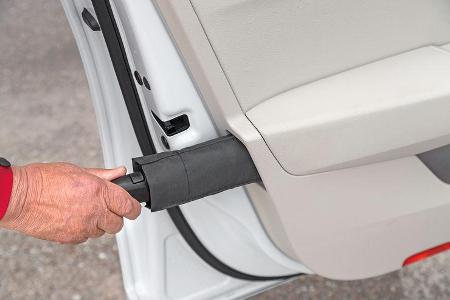 Skoda Superb 2.0 TSI, Regenschirm