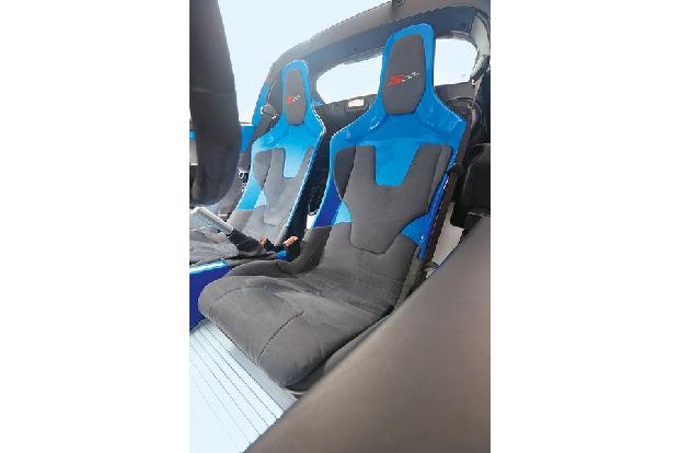 Lotus Elise S CR, Fahrersitz