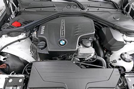 BMW 220i, Motor