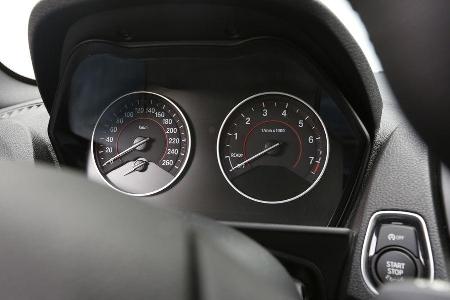 BMW 220i, Rundinstrumente