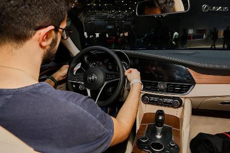 Alfa Romeo Giulia gegen BMW 3er Limousine, Kaltvergleich, Vergleich, Genf, 03/2016